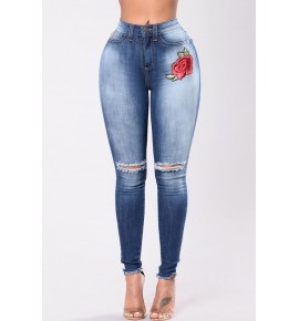 Floral Embroidered Shredded Raw Hem Casual Jeans