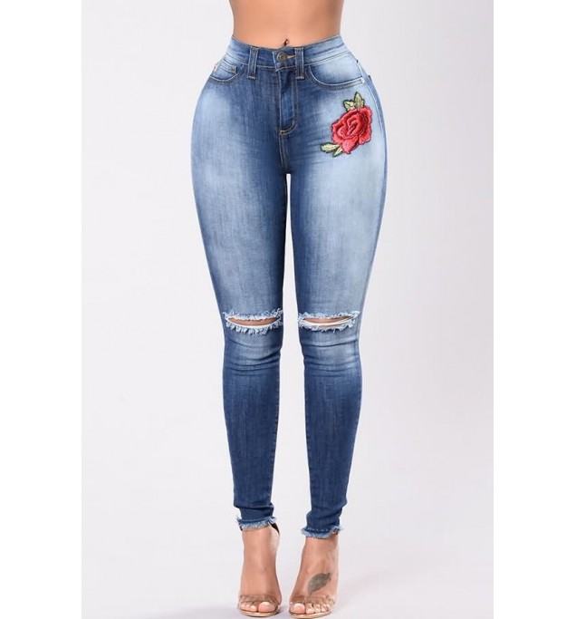 Floral Embroidered Shredded Raw Hem Casual Jeans